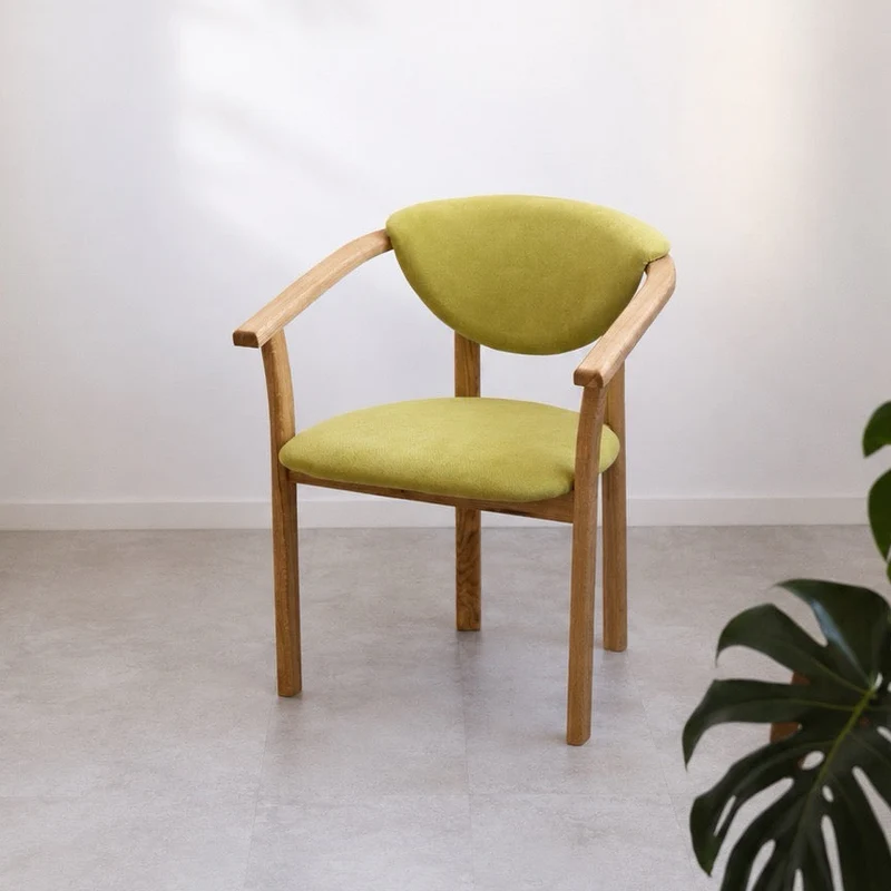 Confezione da 2 o 4 sedie da pranzo Alexis, struttura in rovere massiccio, rivestimento in verde vivo | NordicStory