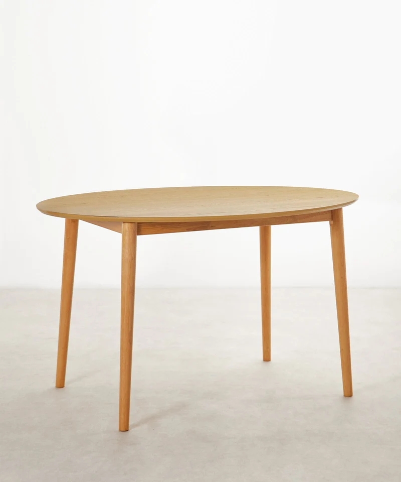 Mesa de comedor de madera ovalada Tina (130 cm)